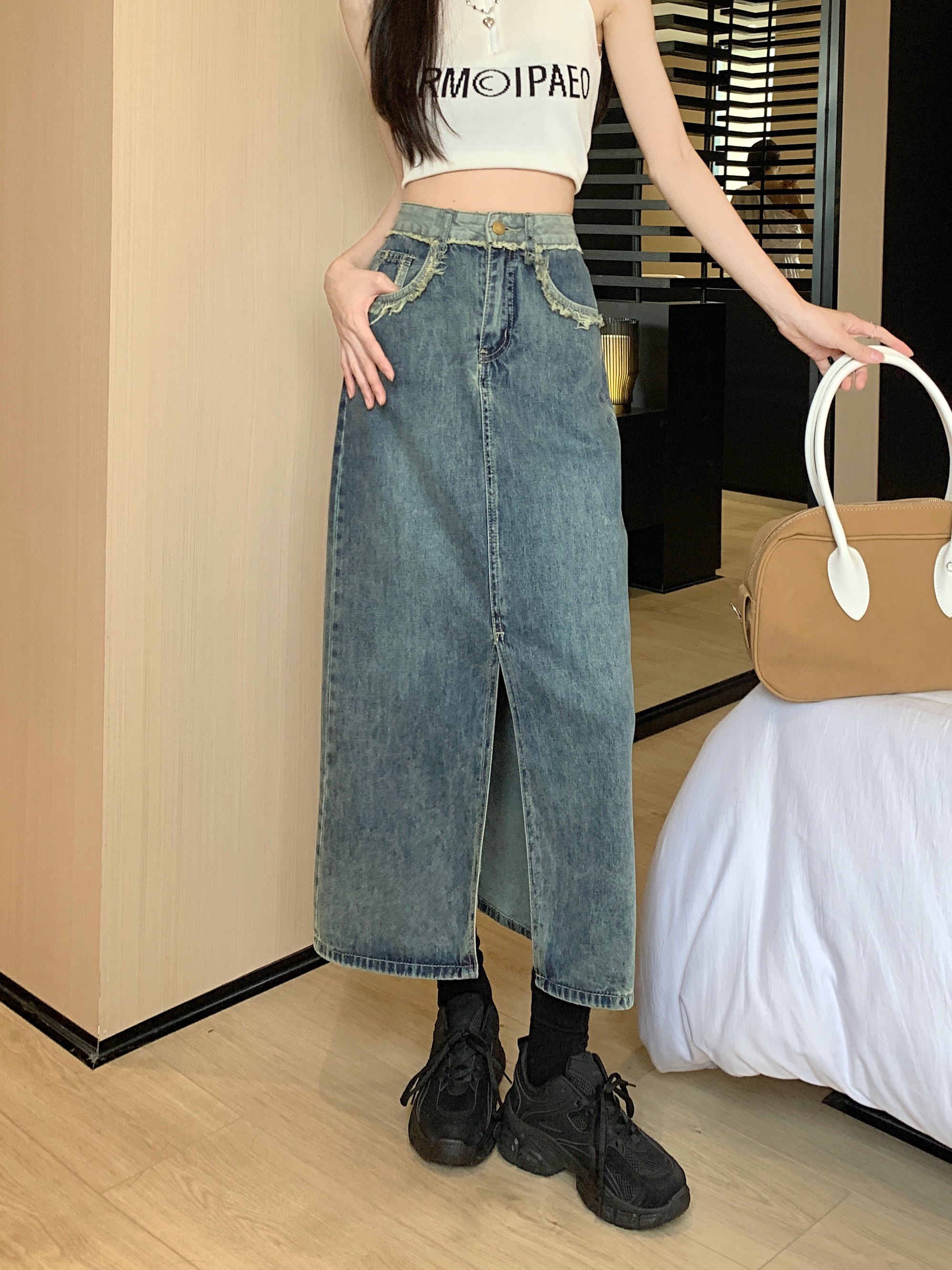 Actual shot of 2024 spring slit high-waisted retro mid-length denim skirt for women with a sense of design and a-line long skirt for small people