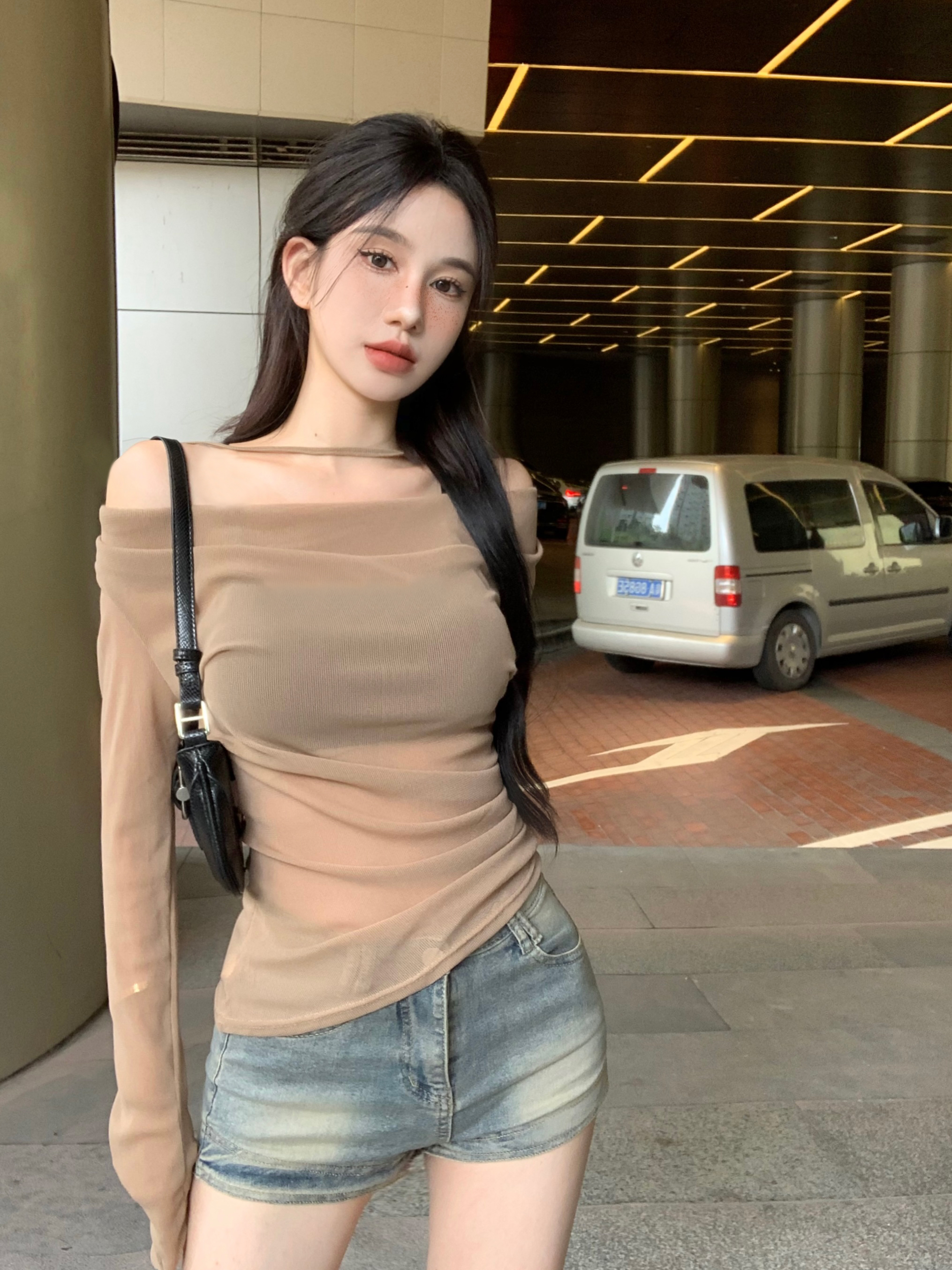 Actual shot of Pure Desire Slim Hot Girl One Shoulder Long Sleeve Blouse T-shirt Top Tube Bra Bottom Two-piece Set