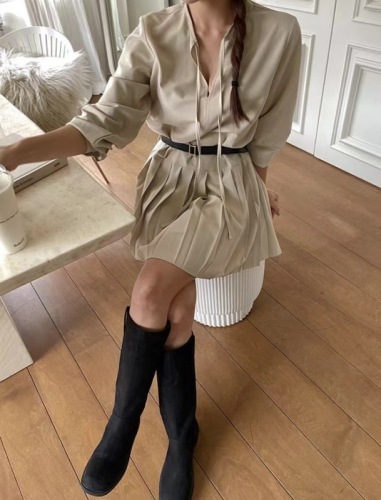 South Korea's Dongdaemun spring new style French retro loose slim long-sleeved solid color pleated skirt dress