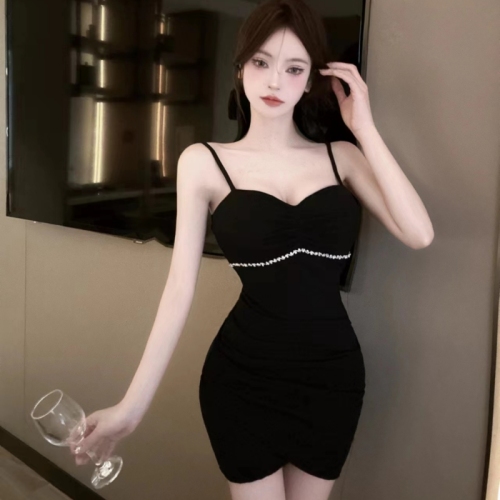 Real shot of sexy suspender v-neck hollow pleated tight-fitting hip-hugging nightclub dress tight-fitting lady