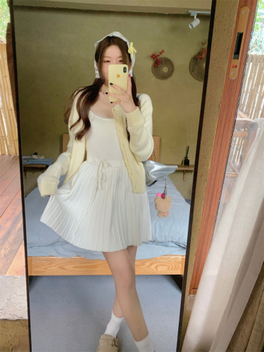 Real shot of white knitted lace suspender dress, waist slimming short skirt + goose yellow cardigan