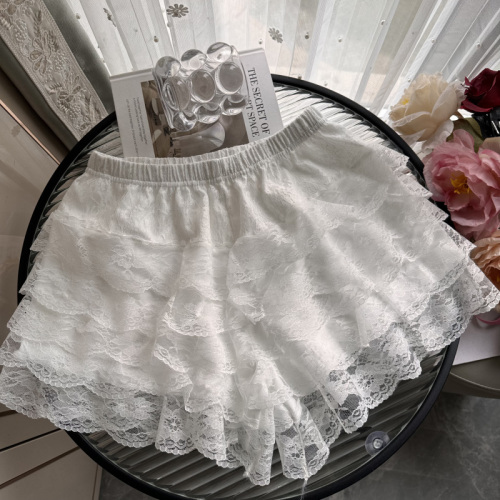 Real shot of sweet and careful lace cake skirt leggings safety pants can be worn outside to prevent exposure spring and summer new style