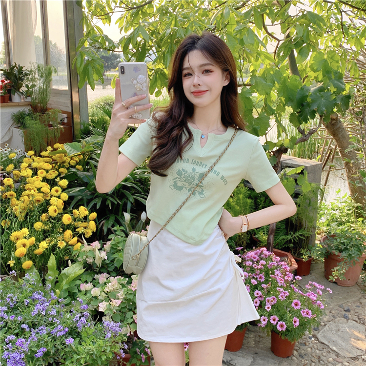 Irregular design V-neck short-sleeved T-shirt for women summer new hot girl style slim short shoulder top trendy