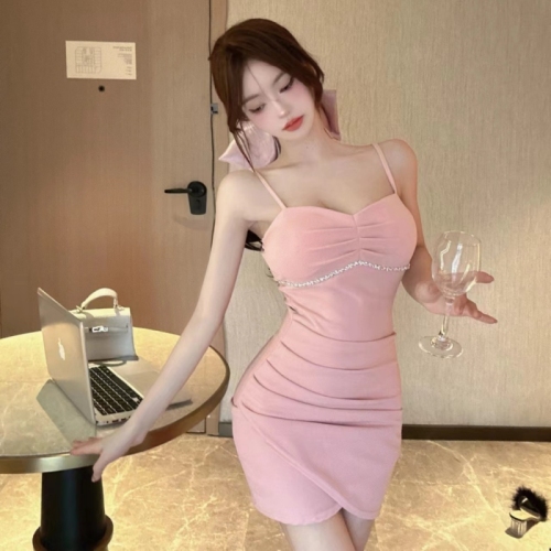 Real shot of sexy suspender v-neck hollow pleated tight-fitting hip-hugging nightclub dress tight-fitting lady