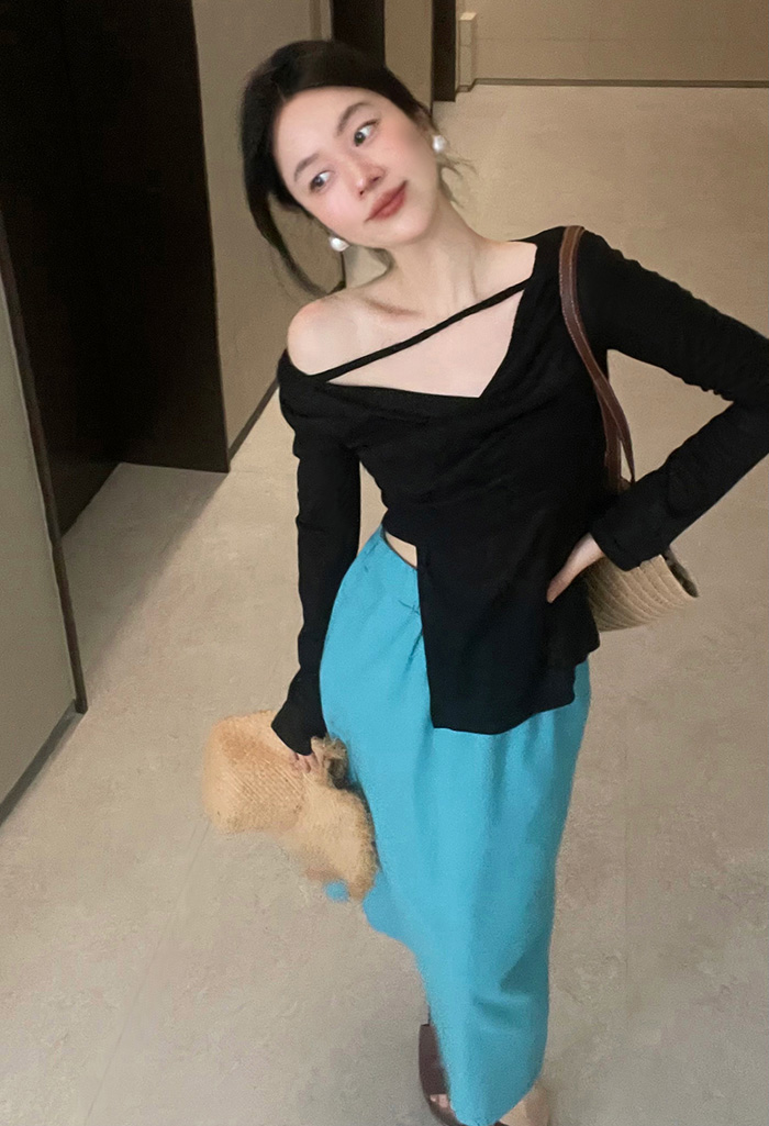 Real shot of v-neck black asymmetric design sun protection long-sleeved T-shirt + colorful blue linen pocket skirt