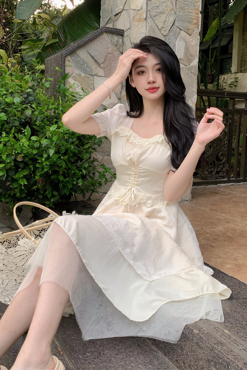 法式氣質高級杏色連衣裙名媛風收腰顯瘦方領短袖設計感公主蛋糕裙