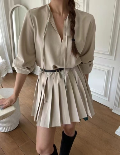 South Korea's Dongdaemun spring new style French retro loose slim long-sleeved solid color pleated skirt dress