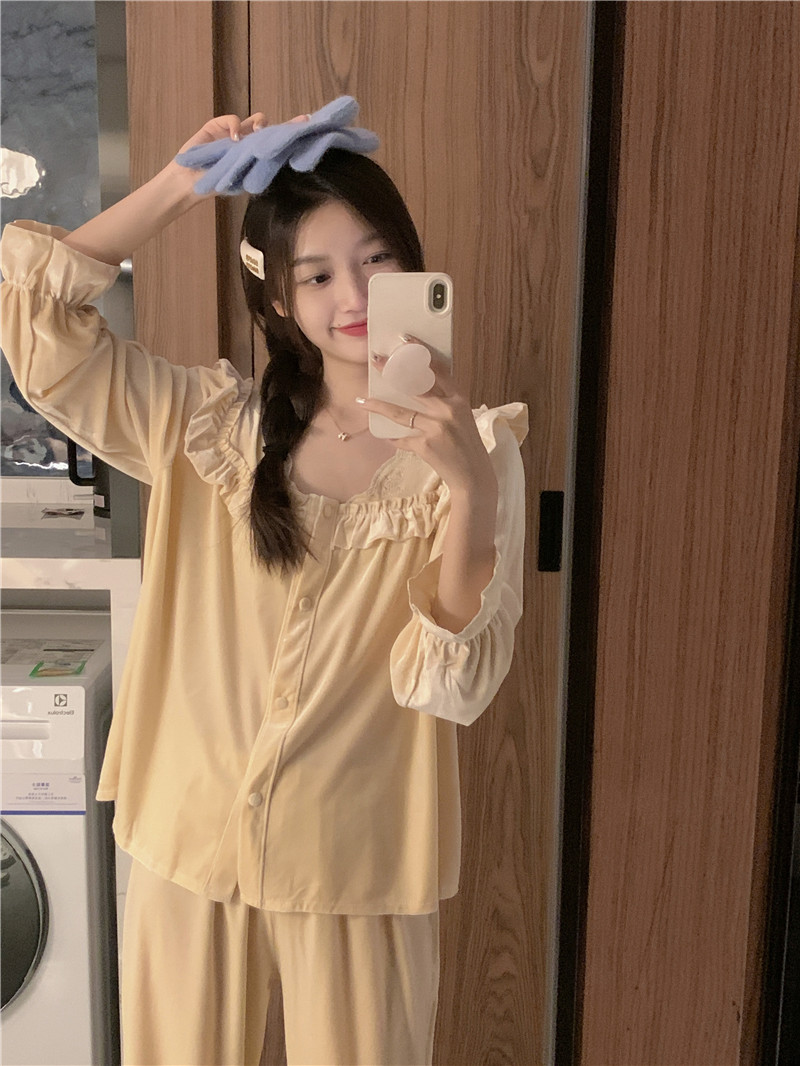 Actual shot of Korean version of spring velvet embroidered ruffles, comfortable and sweet princess style outer wear home wear suit