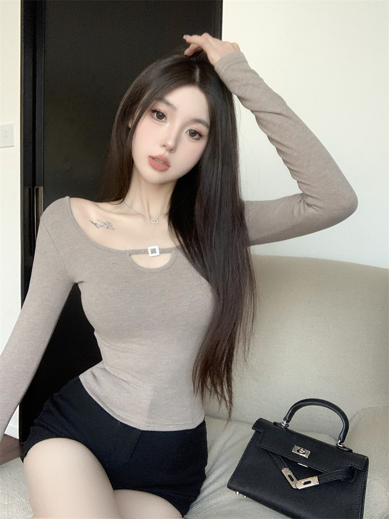 Actual shot ~ Be careful with the hollow long-sleeved U-neck T-shirt for women in spring, chic slim-fitting short inner top