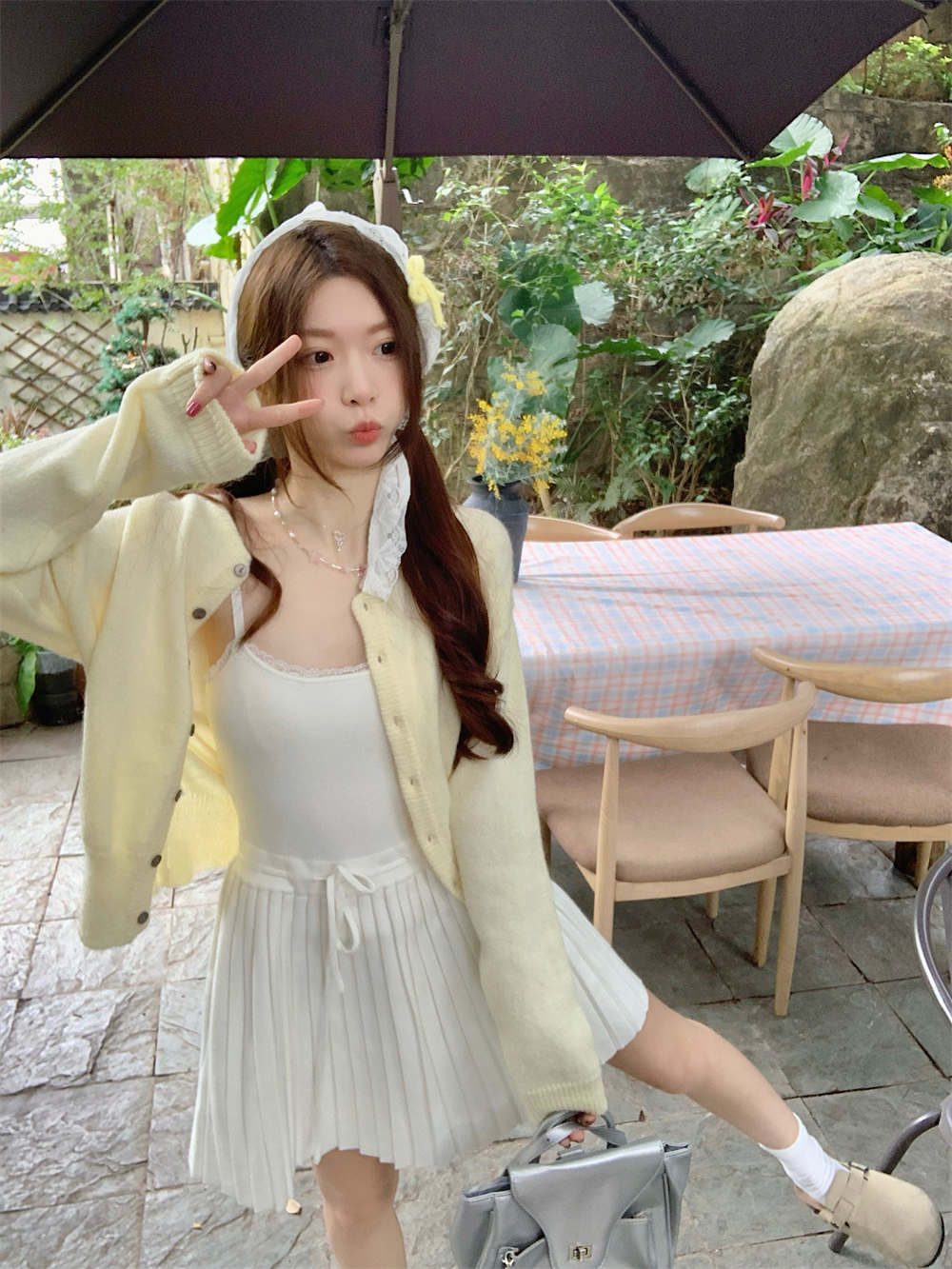 Real shot of white knitted lace suspender dress, waist slimming short skirt + goose yellow cardigan