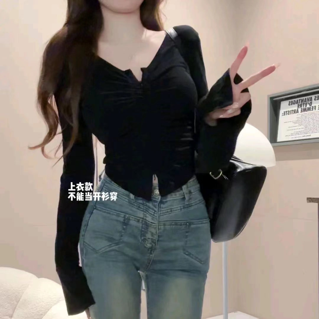 時尚小眾設計褶皺V領長袖上衣女春款顯瘦高級感喇叭袖小衫MM-9418