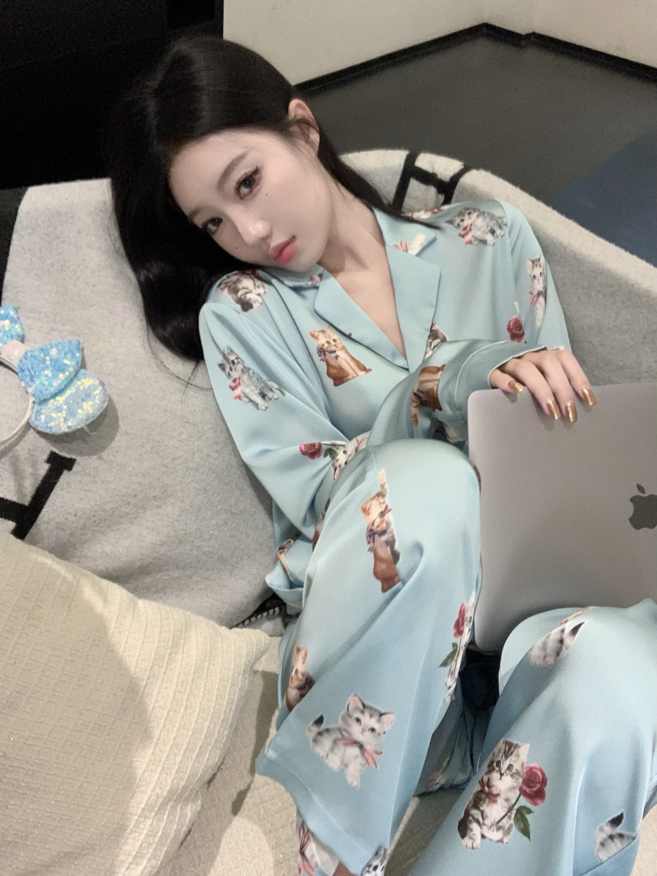 Actual shot of cartoon printed pajamas, long-sleeved cardigan top, straight trousers home set