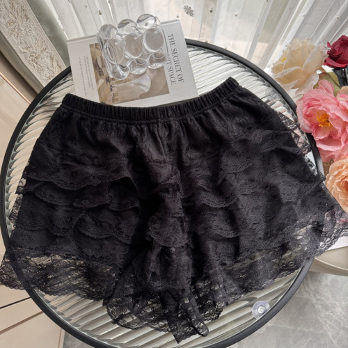 Real shot of sweet and careful lace cake skirt leggings safety pants can be worn outside to prevent exposure spring and summer new style