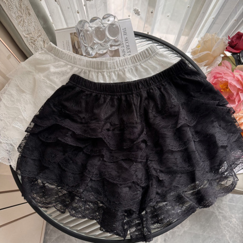 Real shot of sweet and careful lace cake skirt leggings safety pants can be worn outside to prevent exposure spring and summer new style