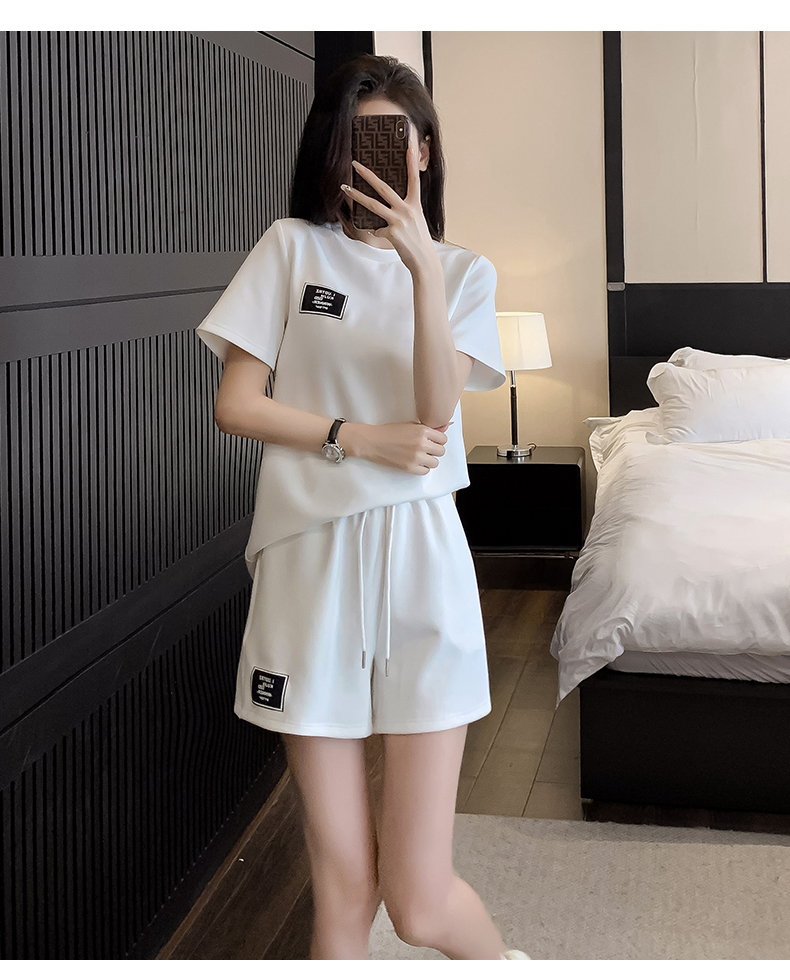 Small people wear a complete set of fashionable casual sports Internet celebrity street white short-sleeved shorts two-piece suit for women summer