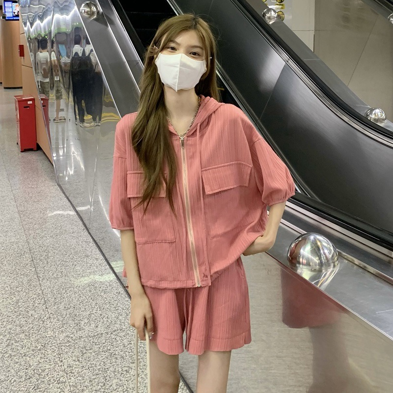 2024 new summer suit Internet celebrity age-reducing small person playful and lively casual wide-leg shorts two-piece set for women