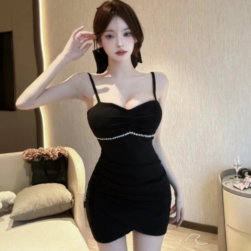 Real shot of sexy suspender v-neck hollow pleated tight-fitting hip-hugging nightclub dress tight-fitting lady