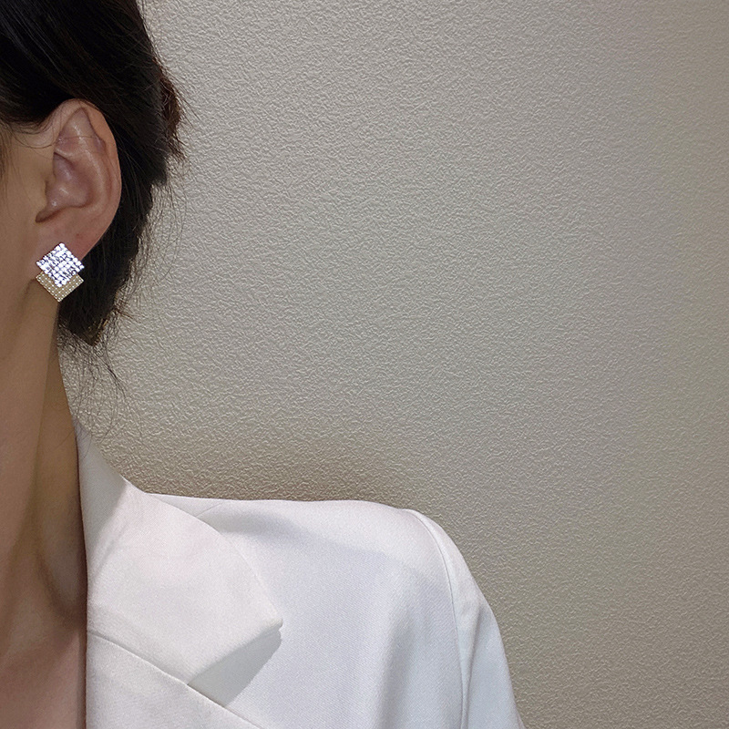 Actual shot of S925 silver needle geometric fashion temperament full diamond pearl earrings female internet celebrity design earrings