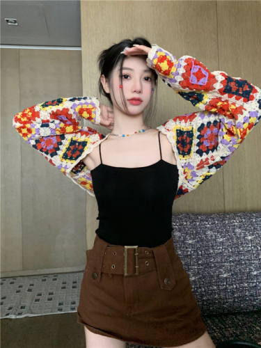 Real shot of retro sweet girl age-reducing colorful hollow crochet knitted thin cardigan short top
