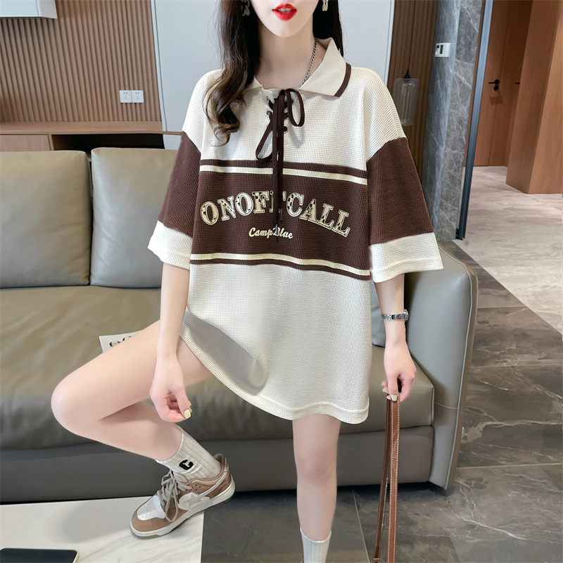 實拍2024夏季華夫格Polo領寬鬆拼接印花插色t恤女