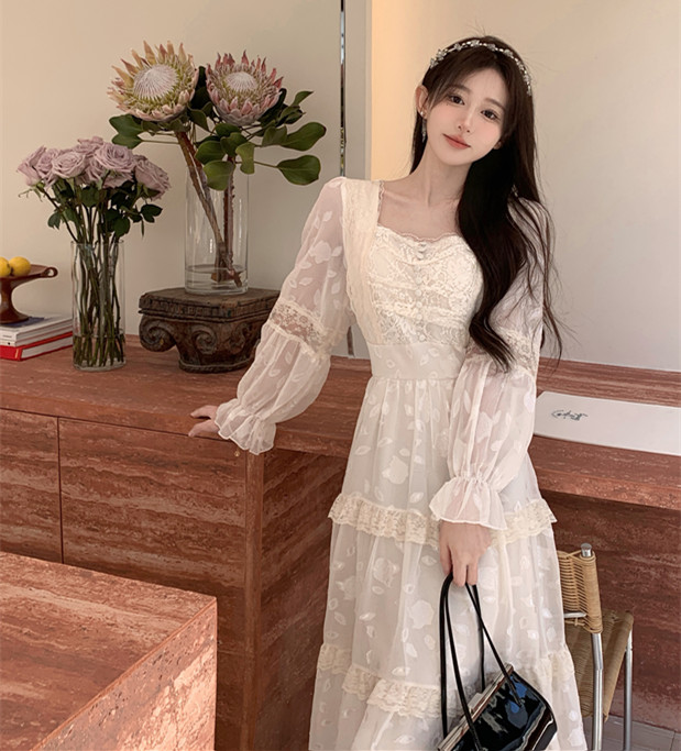Real shot of plus size fat mm French palace style gentle high waist lantern sleeve dress square neck cake fairy long dress