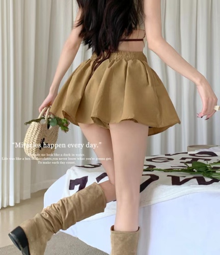 Real shot of folded border, tutu skirt, fake two-piece culottes