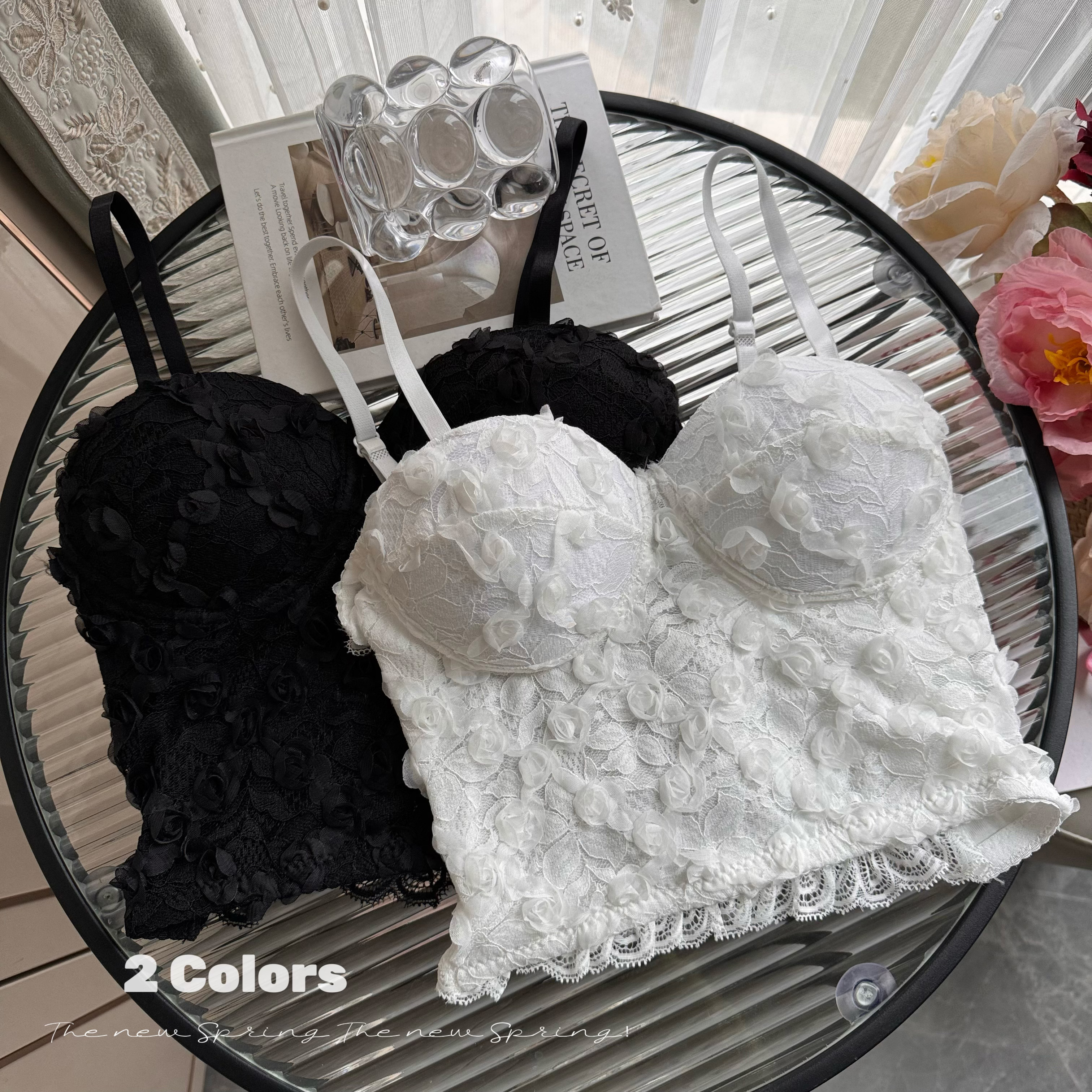 Actual shot of Korean style pure lust style camisole for women with slim fit and beautiful back, tube top worn outside and wrapped around the chest