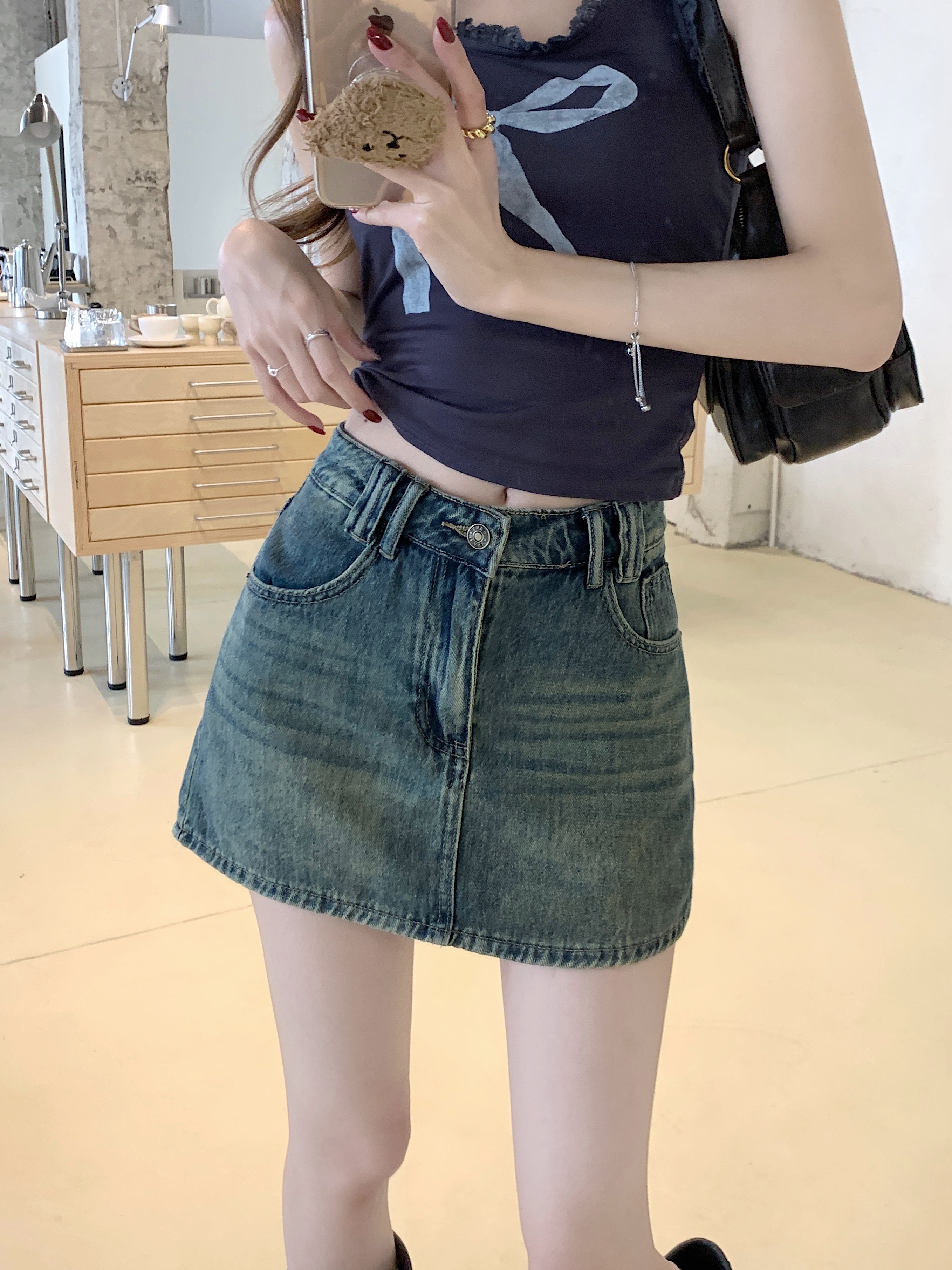 Actual shot of new spring hip-covering and anti-exposure jeans skirt