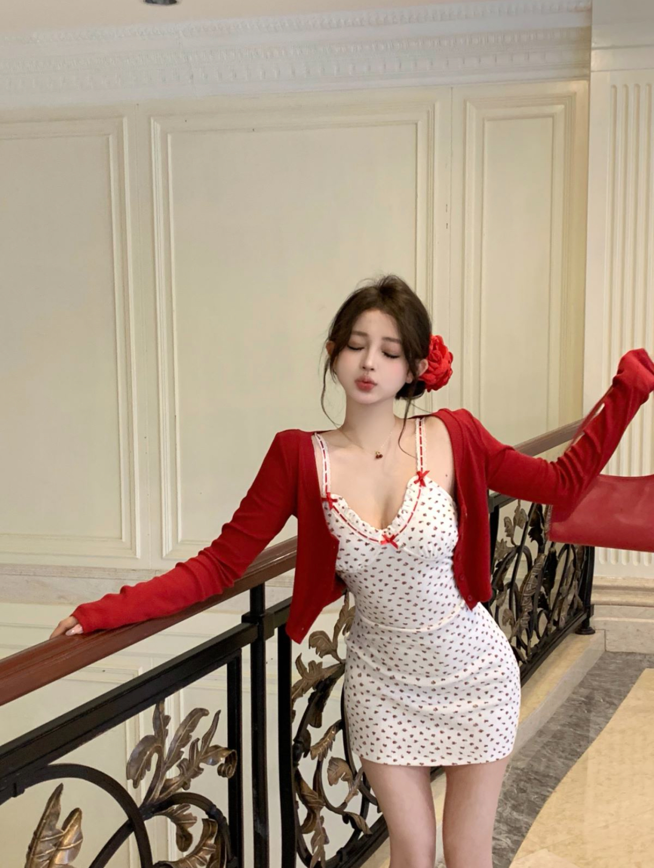 Real shot of floral dress, women's summer skirt, two-piece dress, chic sweet girl V-neck suspender skirt