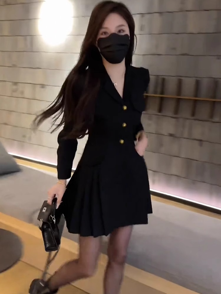 Black waist suit bottoming dress 2024 new women's autumn and winter small high-end Hepburn style little black dress