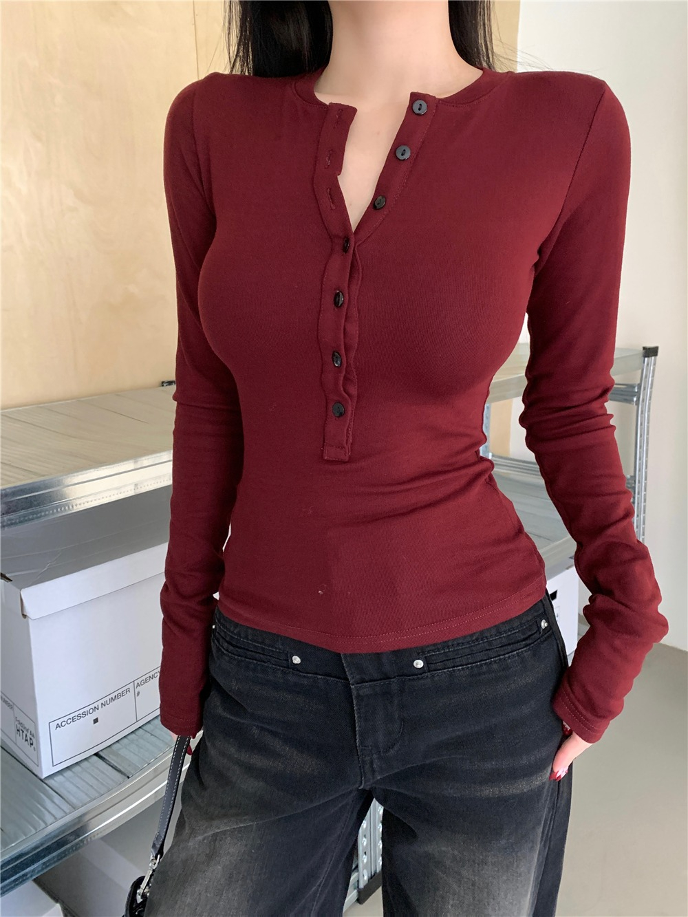 Red top winter design black single-breasted T-shirt women's short slim fit hot girl bottoming shirt inner top