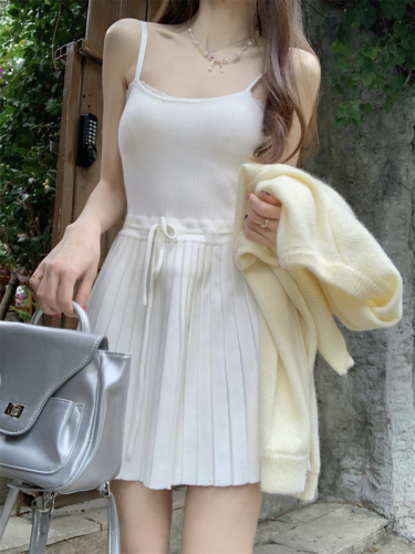 Real shot of white knitted lace suspender dress, waist slimming short skirt + goose yellow cardigan
