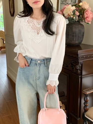 Actual shot of early spring new Korean style heavy-duty lace crochet stitching pullover retro puff-sleeved shirt, two colors