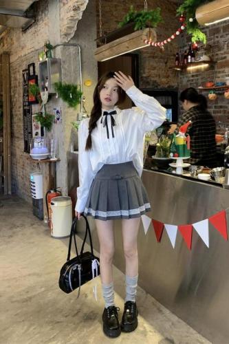 Real shot ~ early spring right shoulder puff sleeve shirt lace stand collar slim shirt + girl pleated skirt