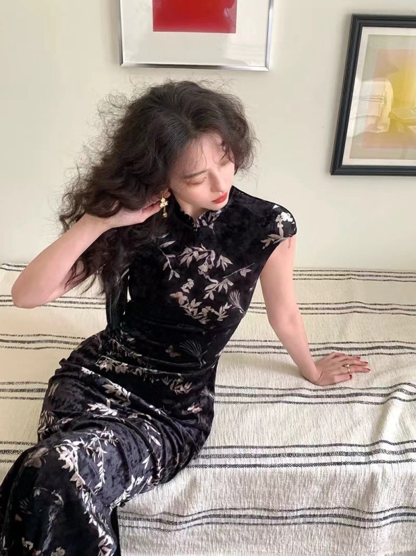 酒午自製迷蝶香早春新款新中式絲絨旗袍連衣裙修身包臀長裙女