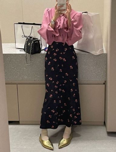 Real shot of French spring style romantic pink floral velvet skirt bottoming skirt