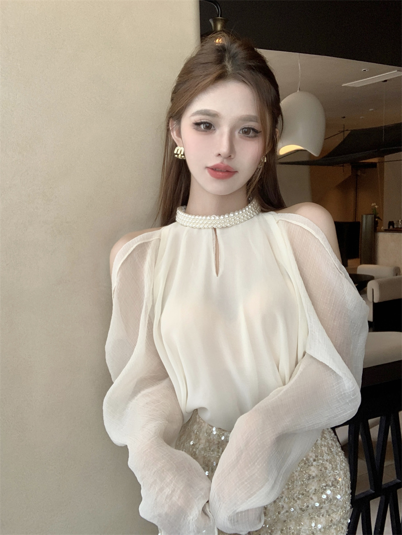 Heavy industry halter neck pearl collar off-shoulder shirt women's design niche French high-end top real shot