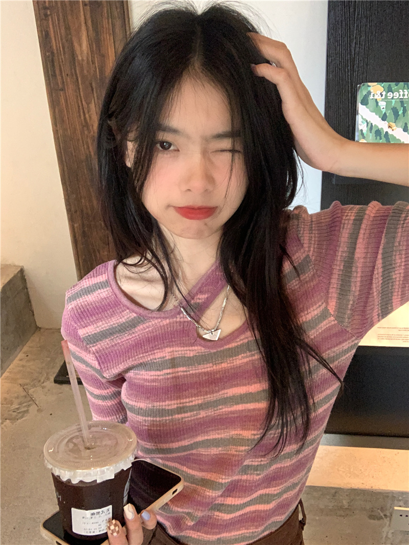 別致V領鏤空條紋T恤女春夏2024新款純欲風設計感修身短袖針織上衣