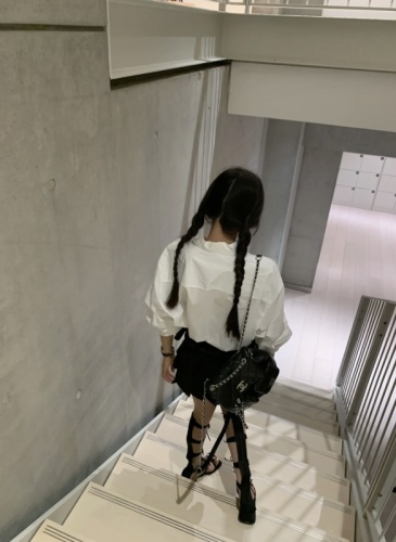 Real shot of long-sleeved design shirt, high-end top + double waistband to prevent exposure, hot girl pleated skirt and skirt