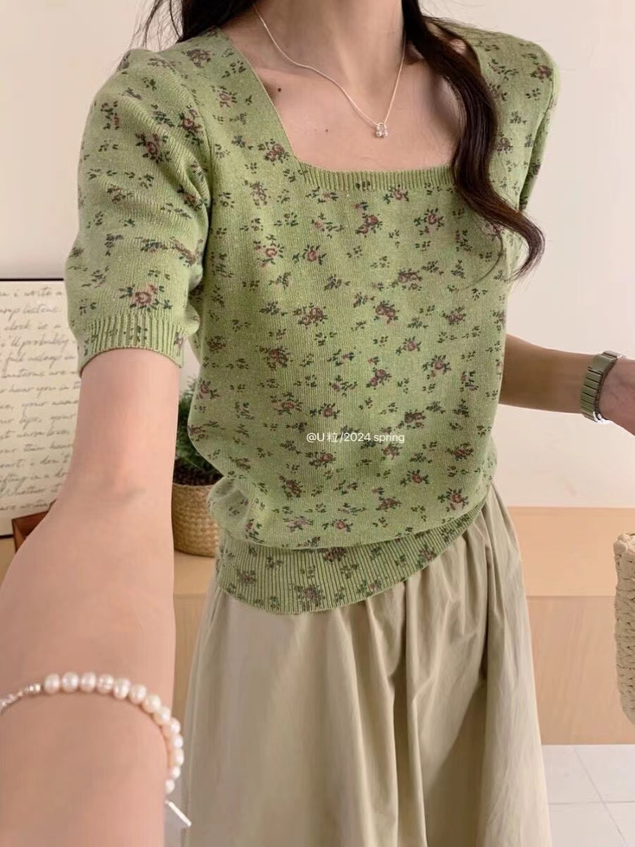 U粒法式方領短款毛衣女小碎花溫柔風春季新款小花朵針織短袖上衣