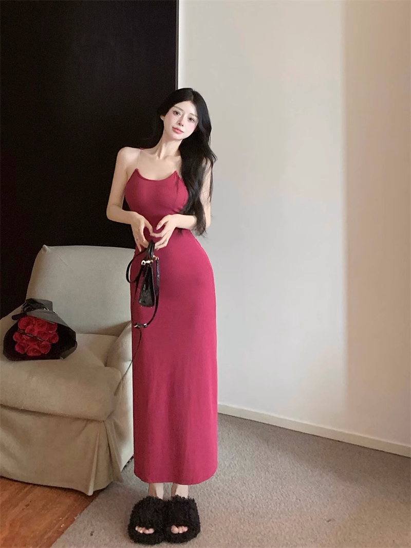 高級感隱形肩帶吊帶連衣裙女裝夏季玫紅色辣妹裙子氣質包臀裙長裙