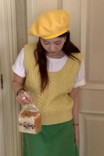 Real shots of Korean style, layering, twist knitting, sweater vest