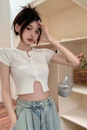 Actual shot of short-sleeved solid color simple temperament embroidered slim hot girl knitted top