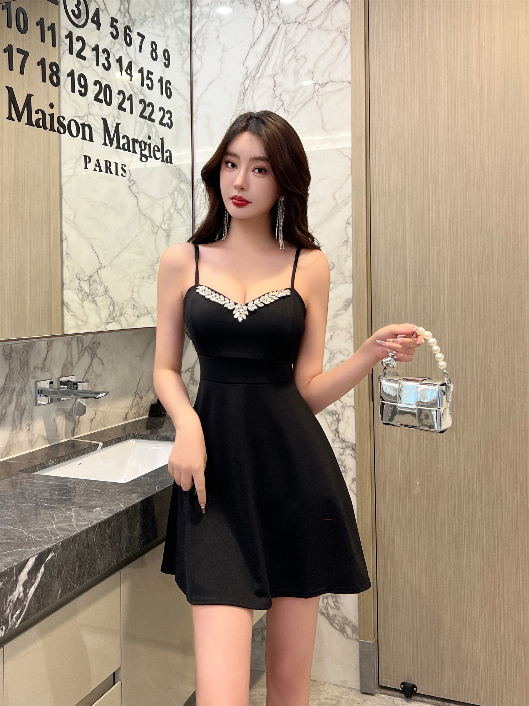 Real shot of sexy nightclub slim-fitting low-cut backless suspender dress suspender skirt