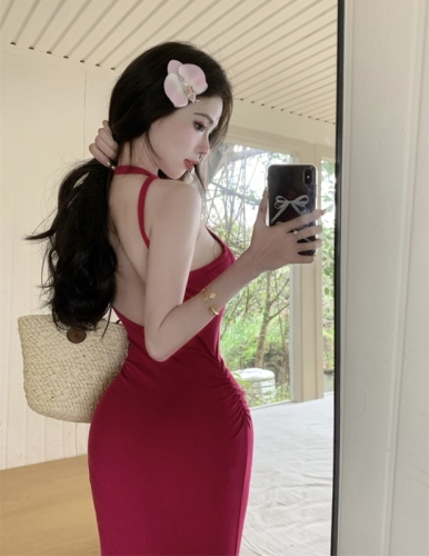 Actual shot of a hot girl with pure desires in summer, slim and slim fishtail long skirt, sexy hip-hugging dress