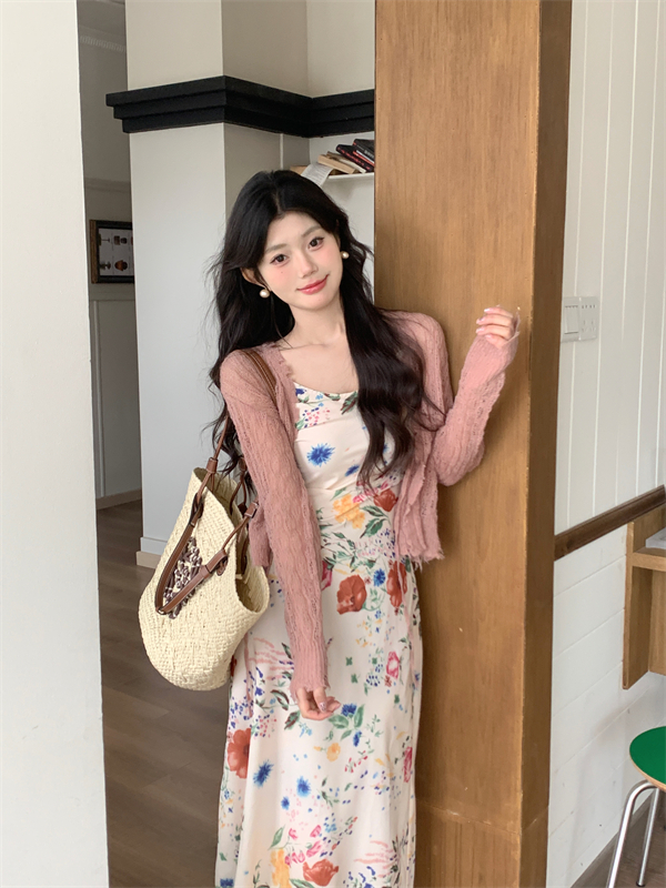實拍春意盎然V領小碎花高腰顯瘦連衣裙長款+溫柔粉設計感針織開衫