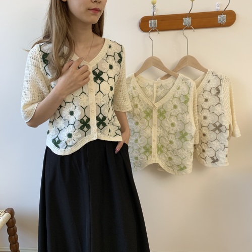 Actual shot of new version of Korean-style hollow crochet design knitted short-sleeved cardigan
