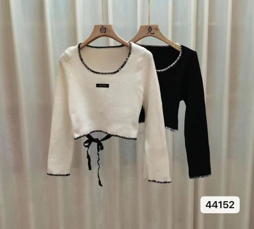 Hot Girl Short Sweater 2024 Autumn New Loose Slim Square Neck Strap Short Long Sleeve Sweater Top