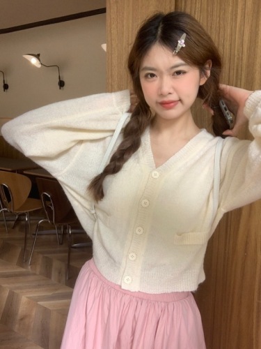 Actual shot ~ Korean spring milk white V-neck basic cardigan sweater + pink elastic waist versatile skirt