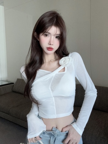 Real shot of sexy hot girl style slanted collar design long-sleeved T-shirt for women with rose flower slimming short top inside